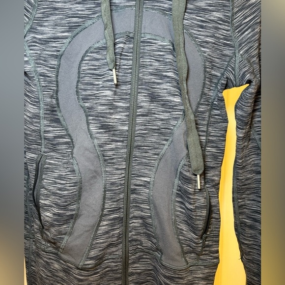 Lululemon - Grey and White Casual Long Sleeve Scuba Hoodie Full Zip in Size 2 - Picture 4 of 13